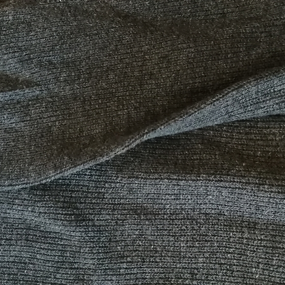 PRICE DROP! Aritzia Balzac Sweater - Picture 3 of 7